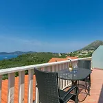 Nautilus Guest house Orasac