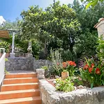 Nautilus Guest house Orasac