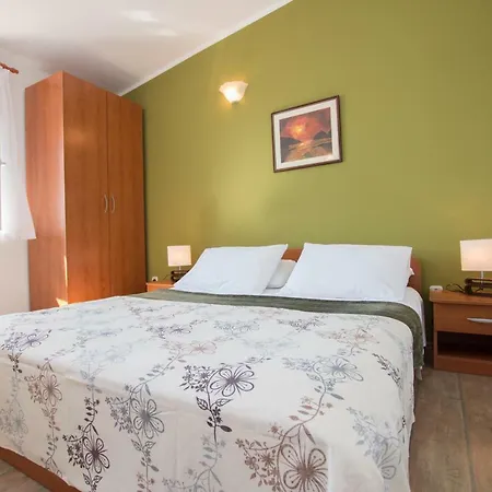 Gostinjska kuća Nautilus 3*