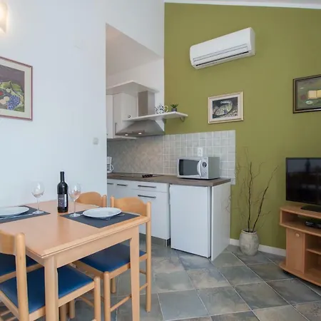 Gostinjska kuća Nautilus 3*